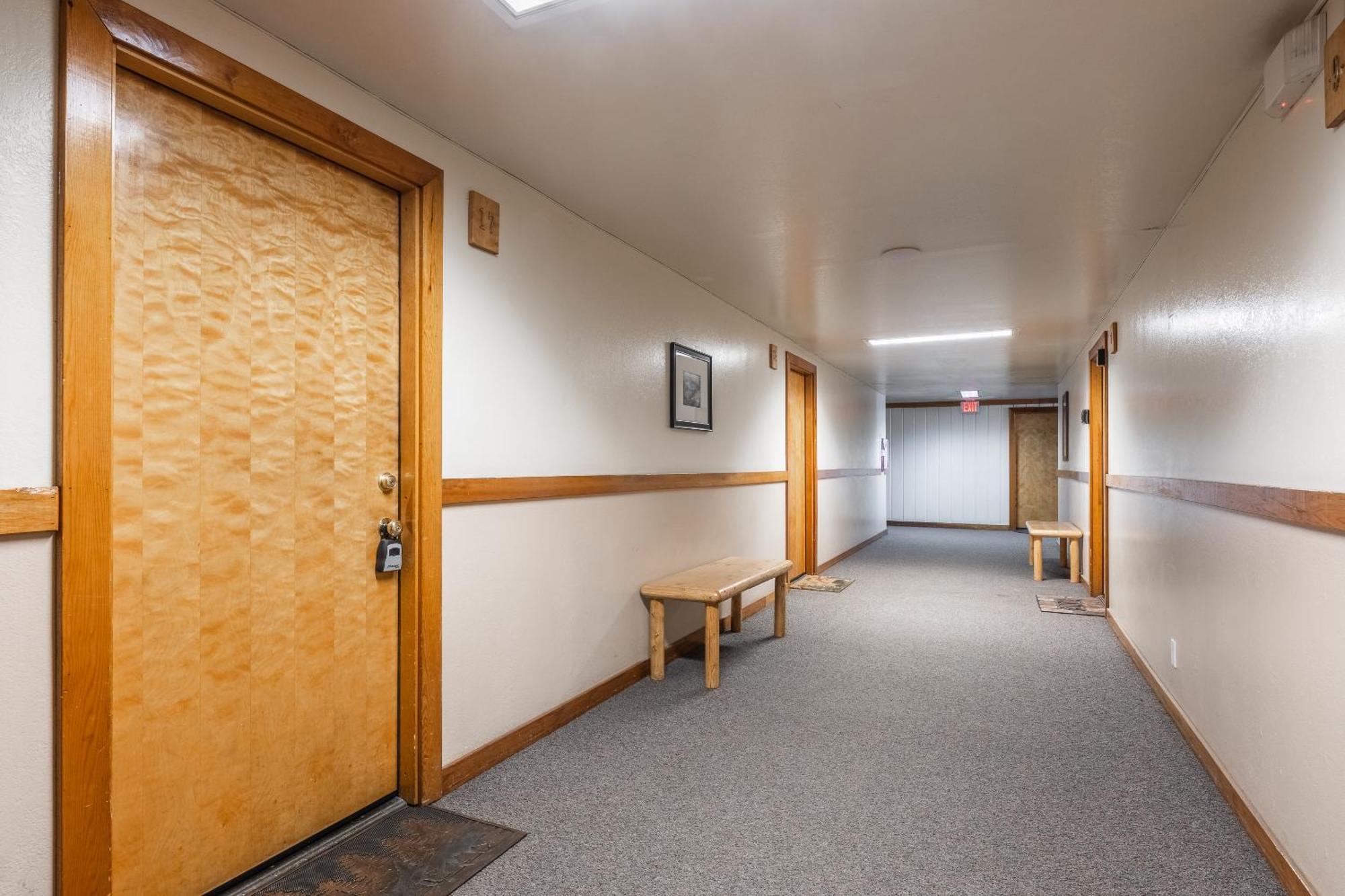 Fully Renovated! St Anton #17 Ski In Ski Out 1 Bedroom 1 Bathroom Condo! Sleeps Up To 4! Mammoth Lakes Eksteriør billede